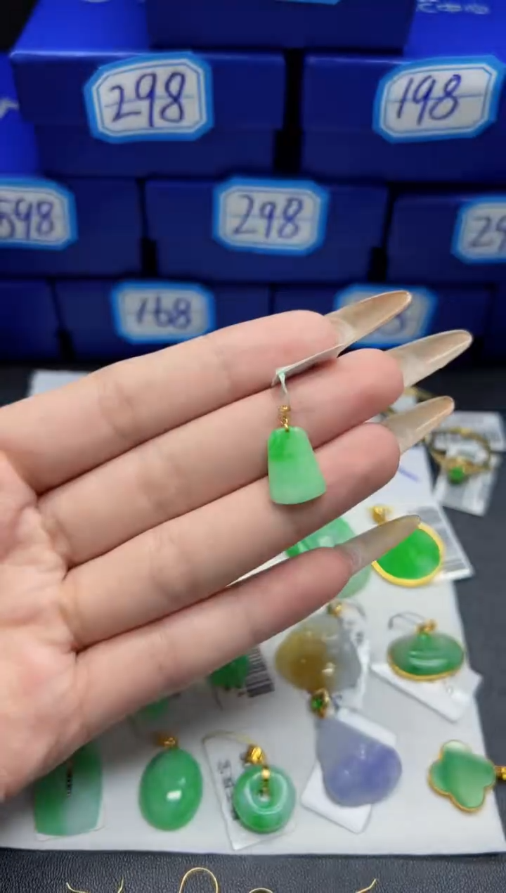 【闪购商品】翡翠颈饰未镶嵌Y缅料A货/多样性发货/一件