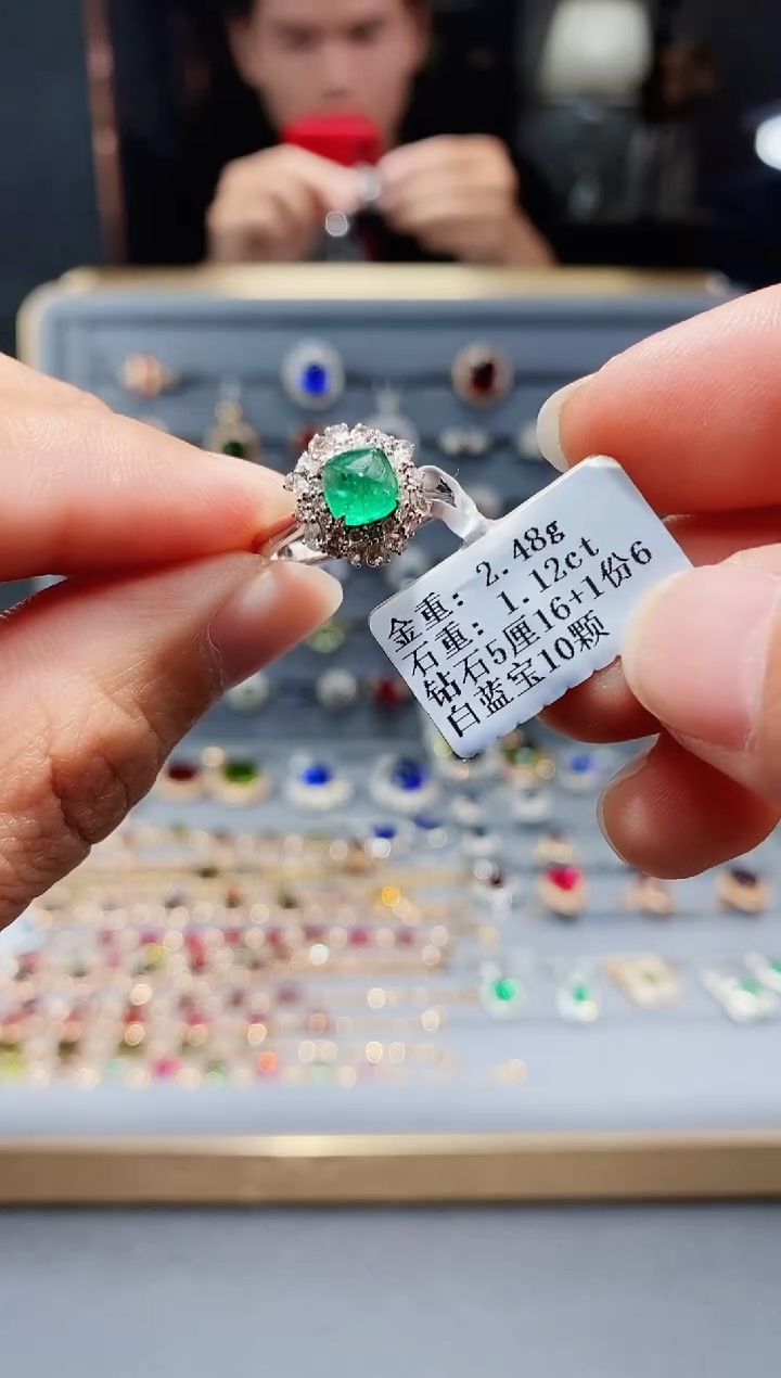 【闪购商品】祖母绿戒指18K金镶嵌1.12.