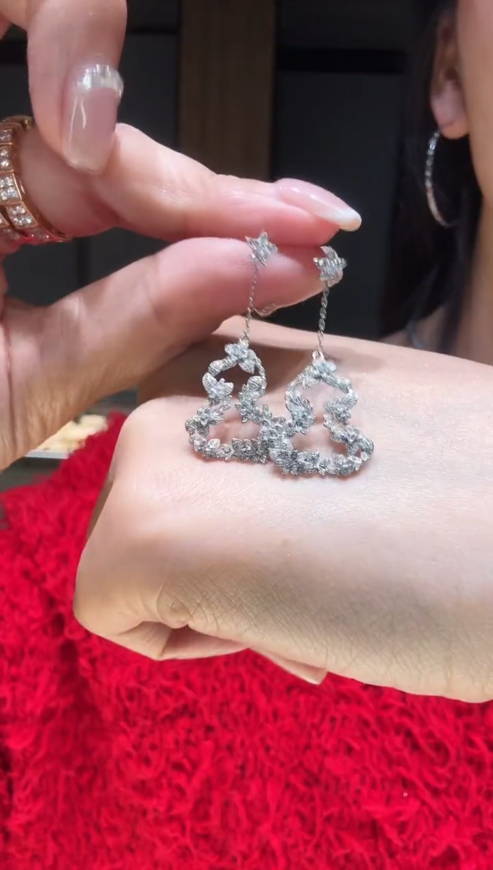 【闪购商品】钻石耳饰18K金镶嵌繁花