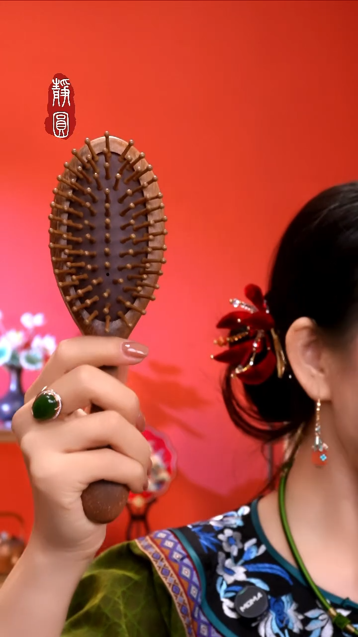 织绣非遗手工制作【气垫按摩梳】