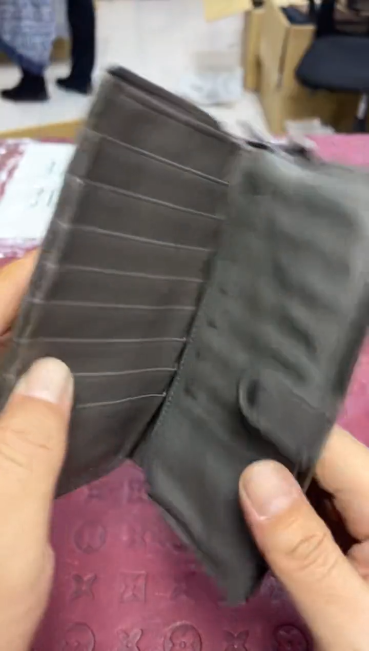 PU哥****N默认微瑕，no退no换，介意勿拍