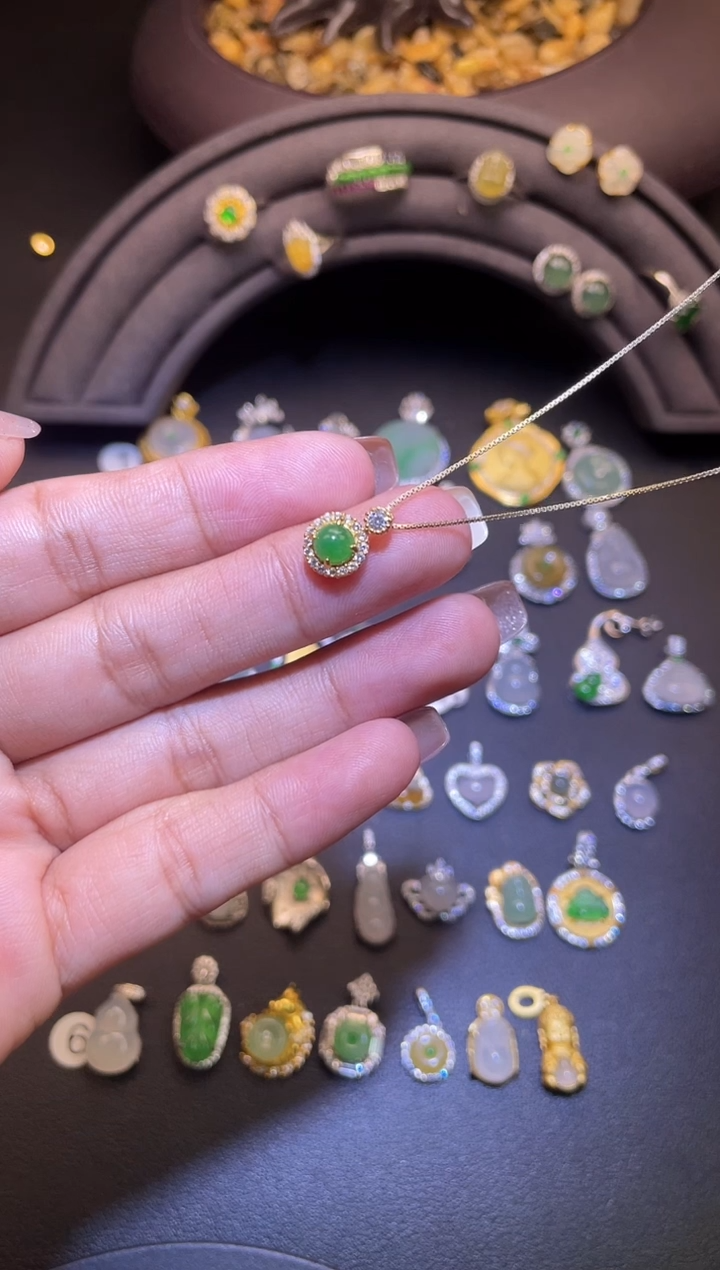 吊坠(不含链)18K金镶嵌翡翠1