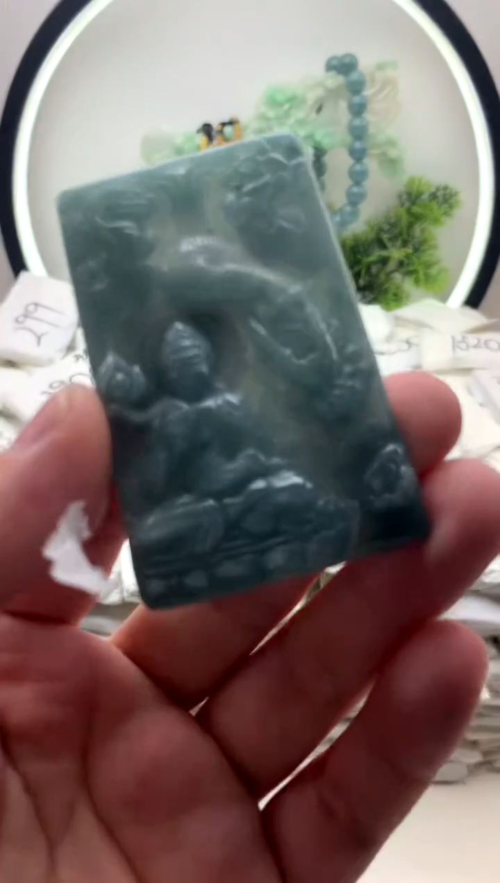 翡翠未镶嵌颈饰大势至