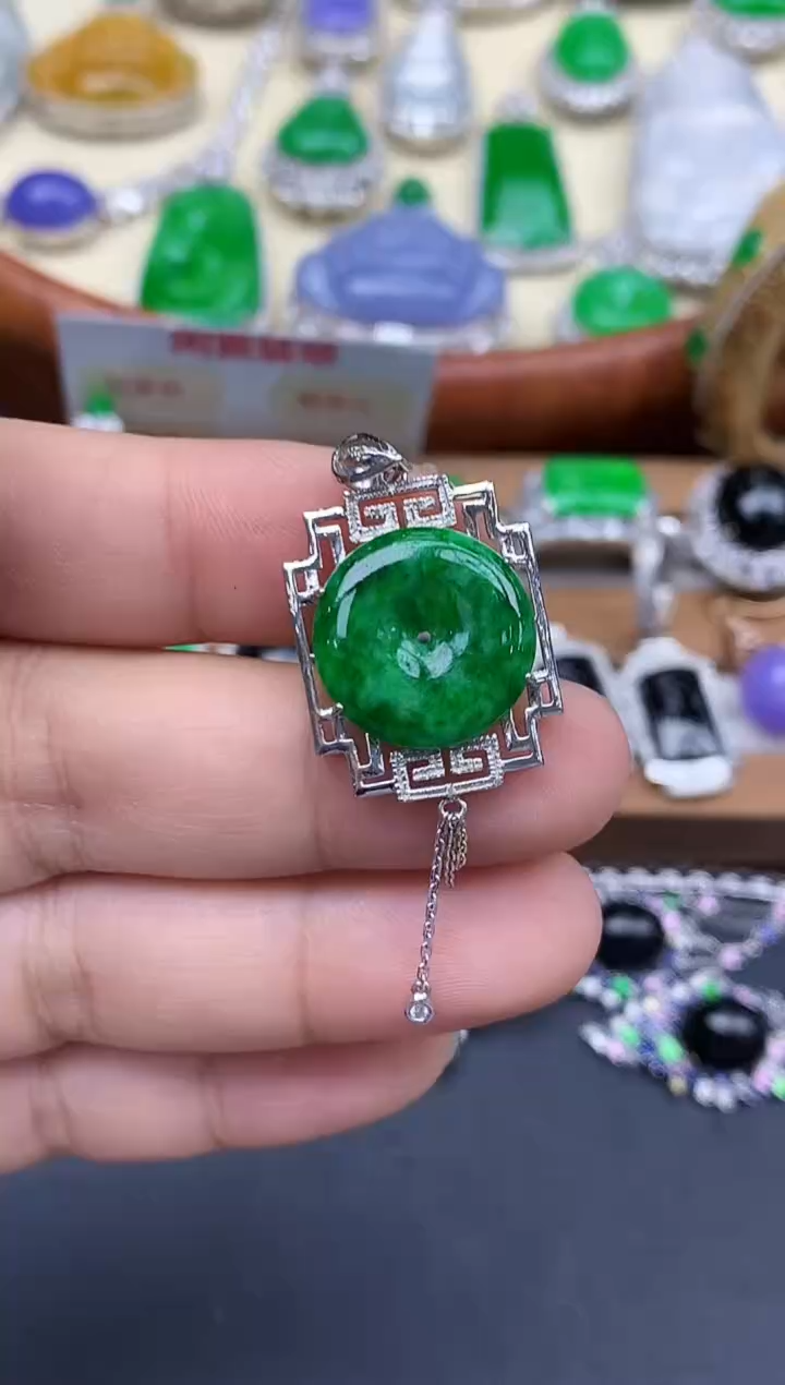 颈饰18K金镶嵌翡翠384-中国好珍宝