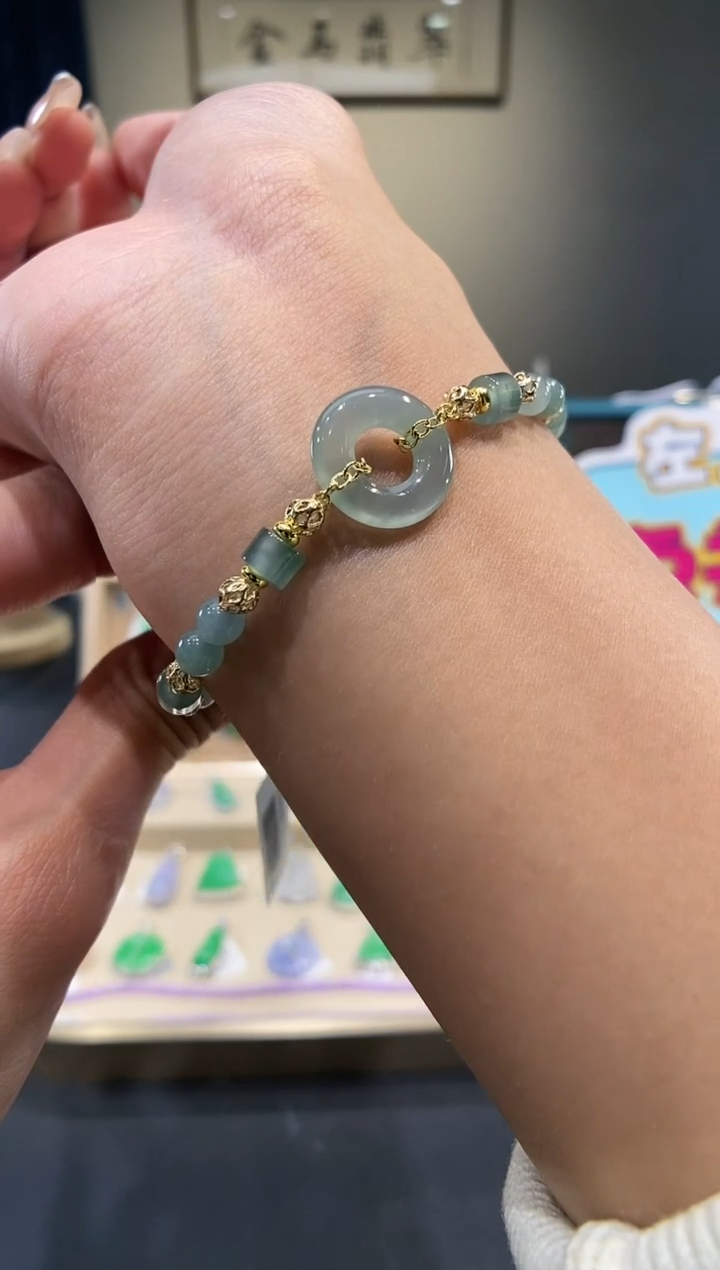 【闪购商品】翡翠吊坠(不含链)未镶嵌手串