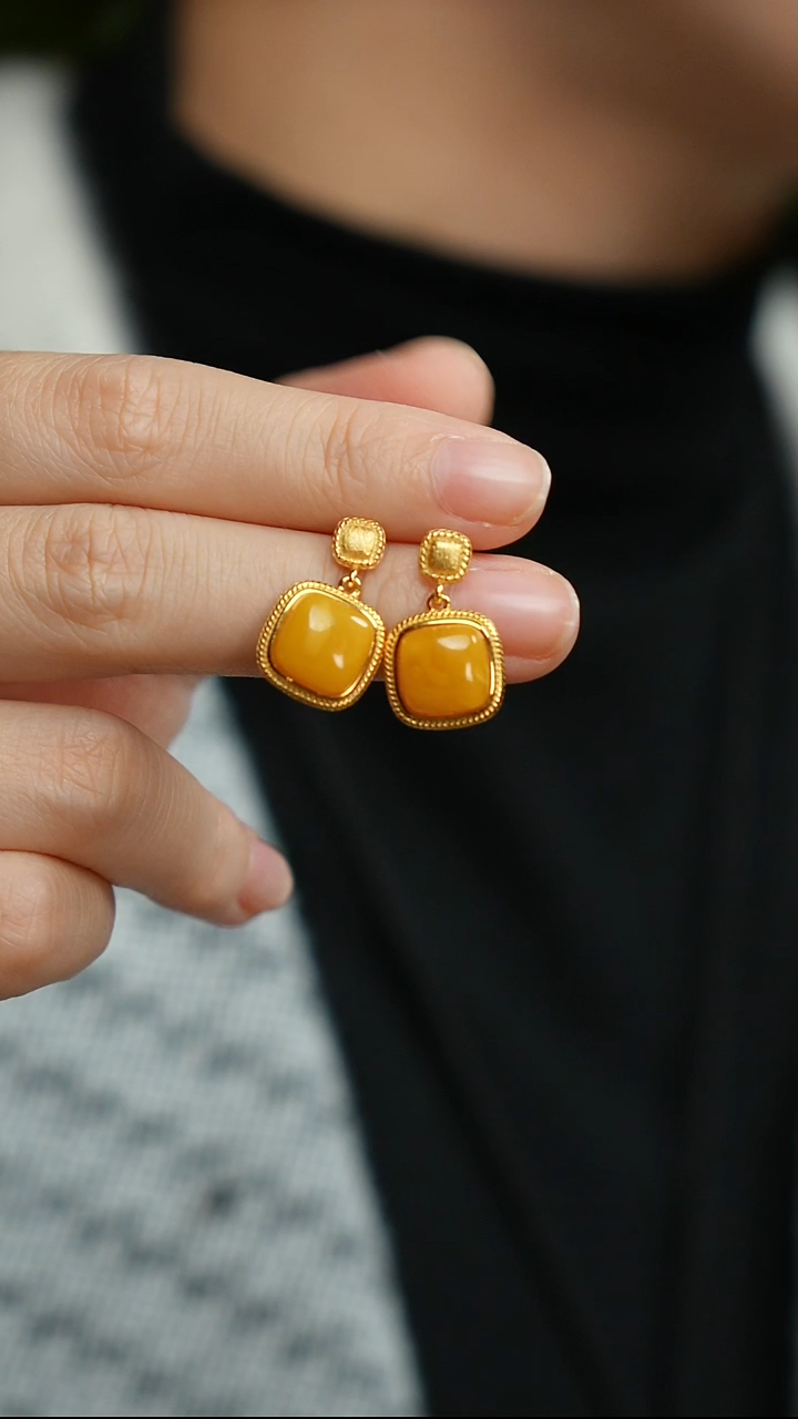 蜜蜡银S925镶嵌耳钉方糖