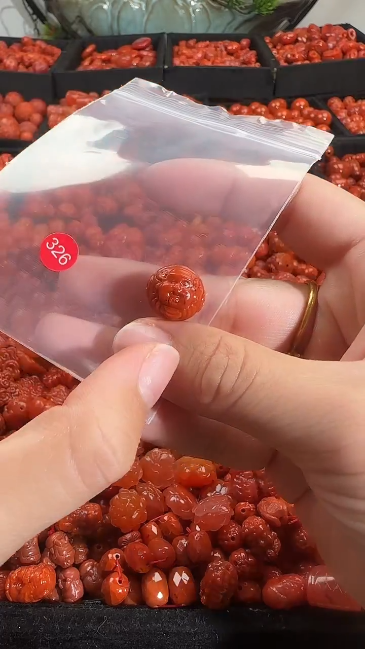 颈饰未镶嵌南红玛瑙1