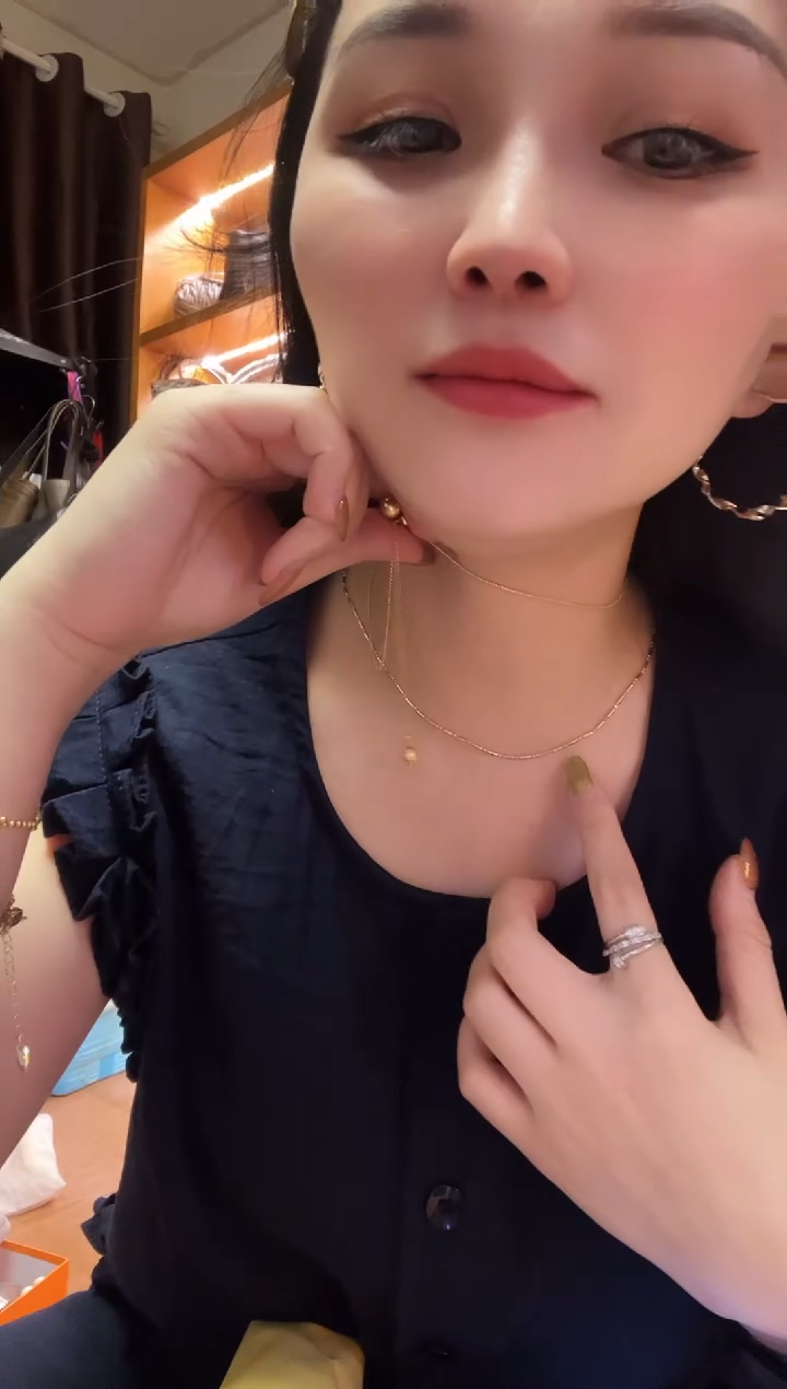 黄牛皮（革）高端时尚饰品彩金项链