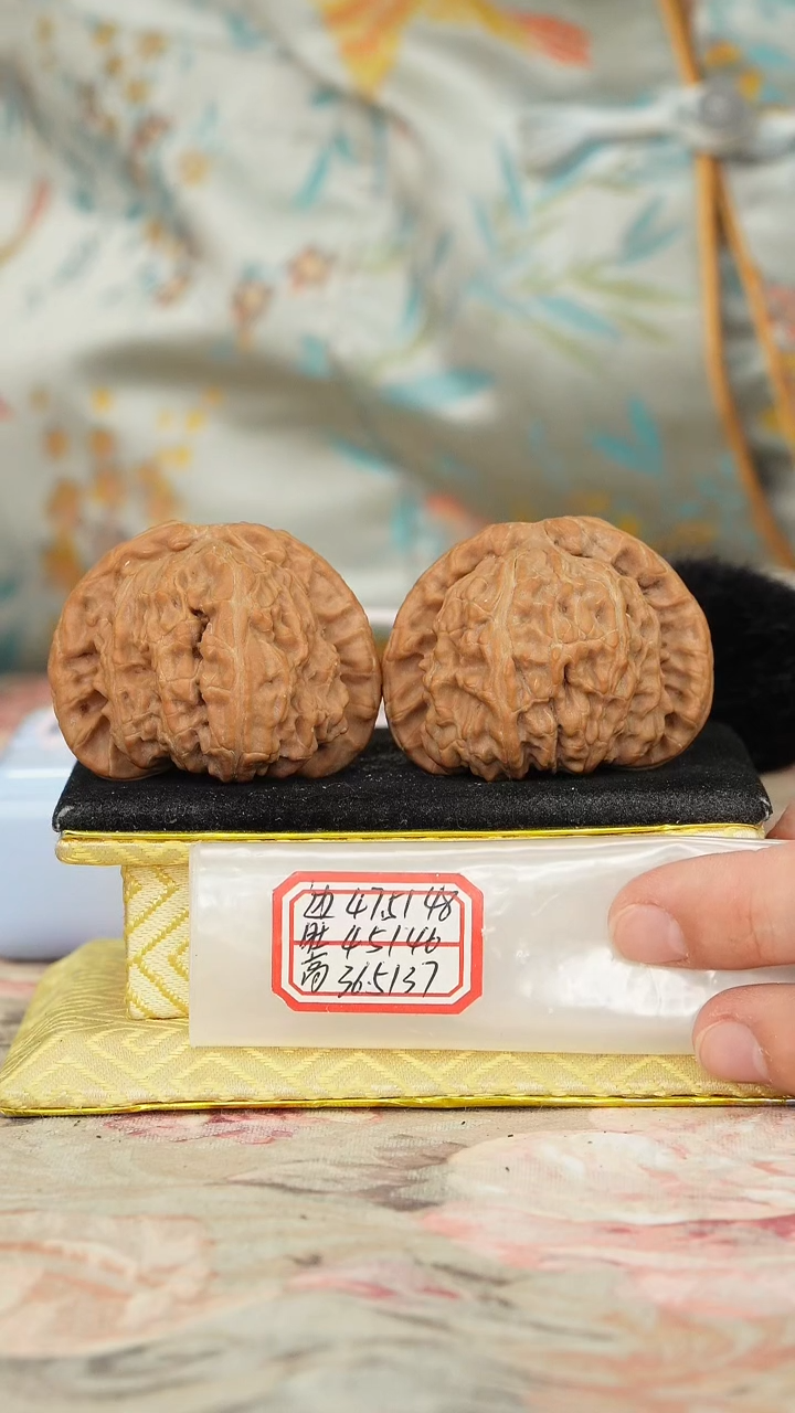 【闪购商品】文玩核桃把件白狮子