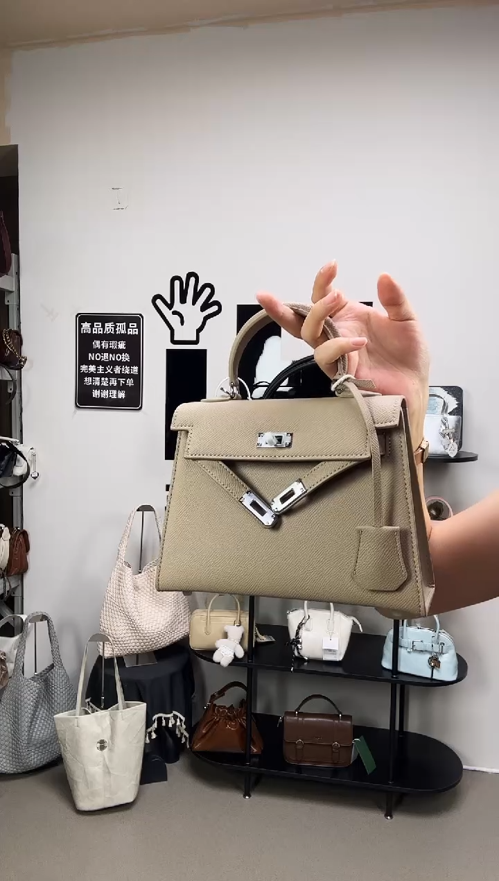 小牛皮（革）彩汐小众女包：60