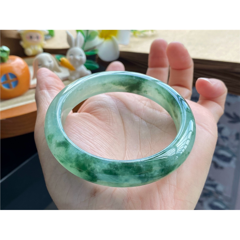 930期8692号56.7-12.3-8.3幽深的飘花晕染开 冰润起天然翡翠手镯