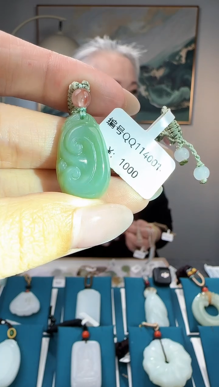 颈饰未镶嵌和田玉吊坠QQ