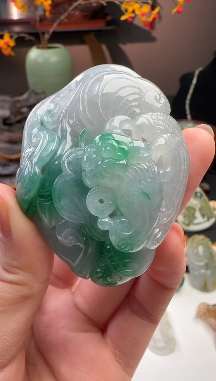 【闪购商品】翡翠吊坠(赠链)未镶嵌缅甸翡翠手把件