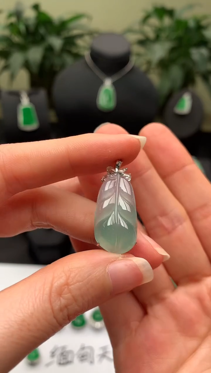 【闪购商品】翡翠颈饰18K金镶嵌叶子
