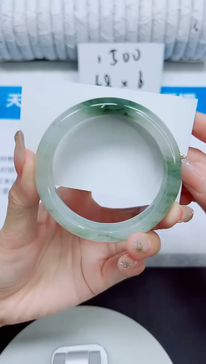 石英质玉手镯未镶嵌12/55.6