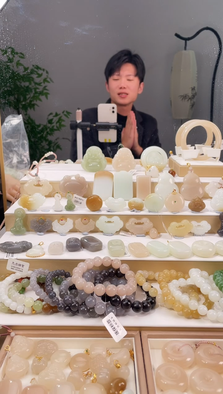 【闪购商品】和田玉颈饰未镶嵌烟紫抱抱佛