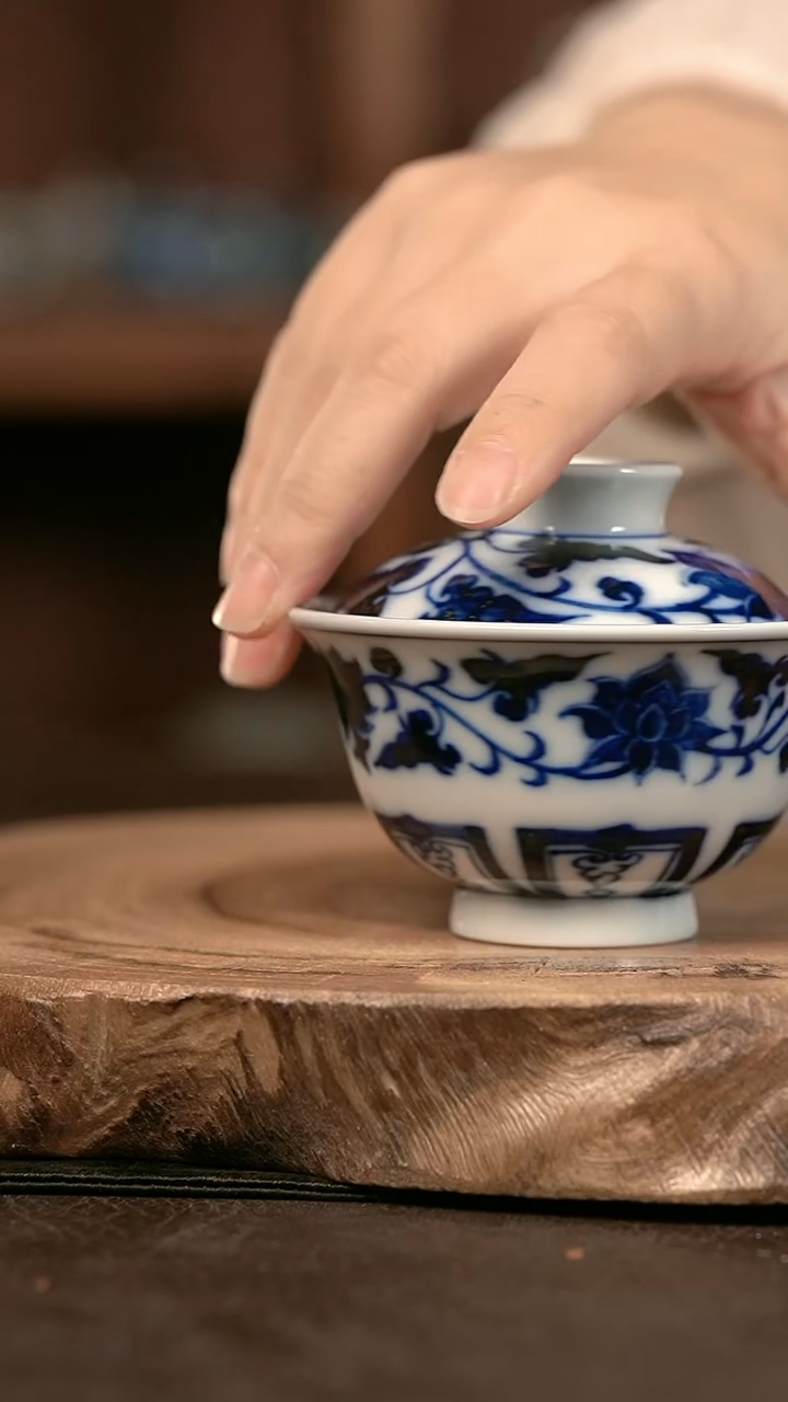 手绘高温现代瓷  柴窑 缠枝莲小元宝100C