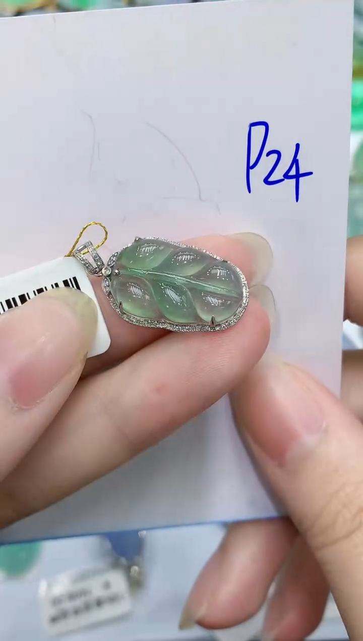 翡翠18K金镶嵌颈饰111111111