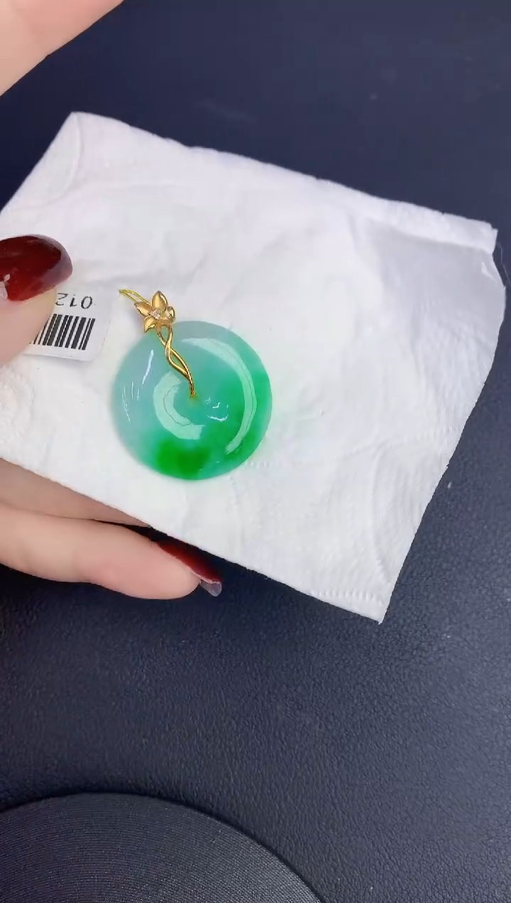 颈饰18K金镶嵌翡翠缅甸天然翡翠a货