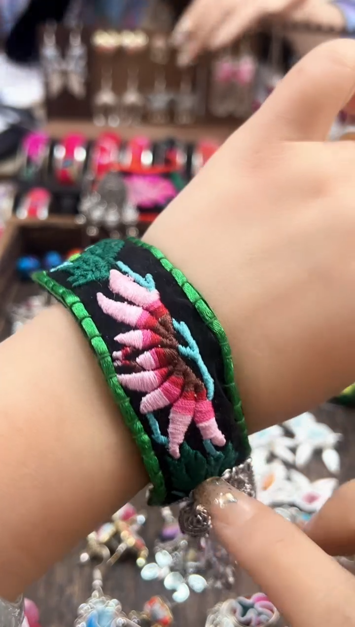 【闪购商品】织绣民族风老绣饰品353