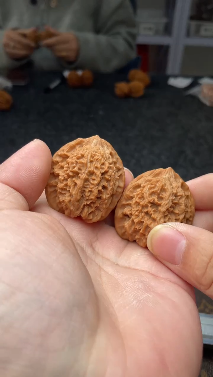 把件文玩核桃B  306号  39 尺满天星