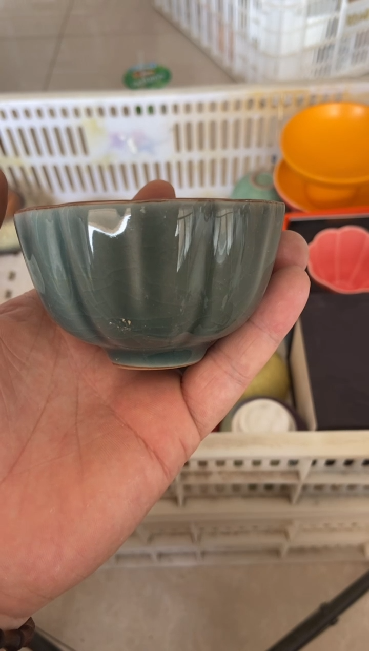 摄影的产品有使用过的痕迹有点脏介意勿拍