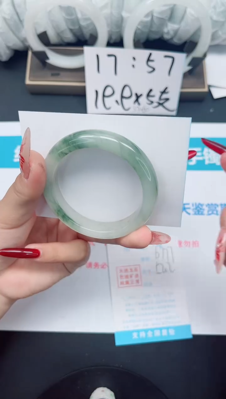 【闪购商品】石英质玉手镯未镶嵌b177