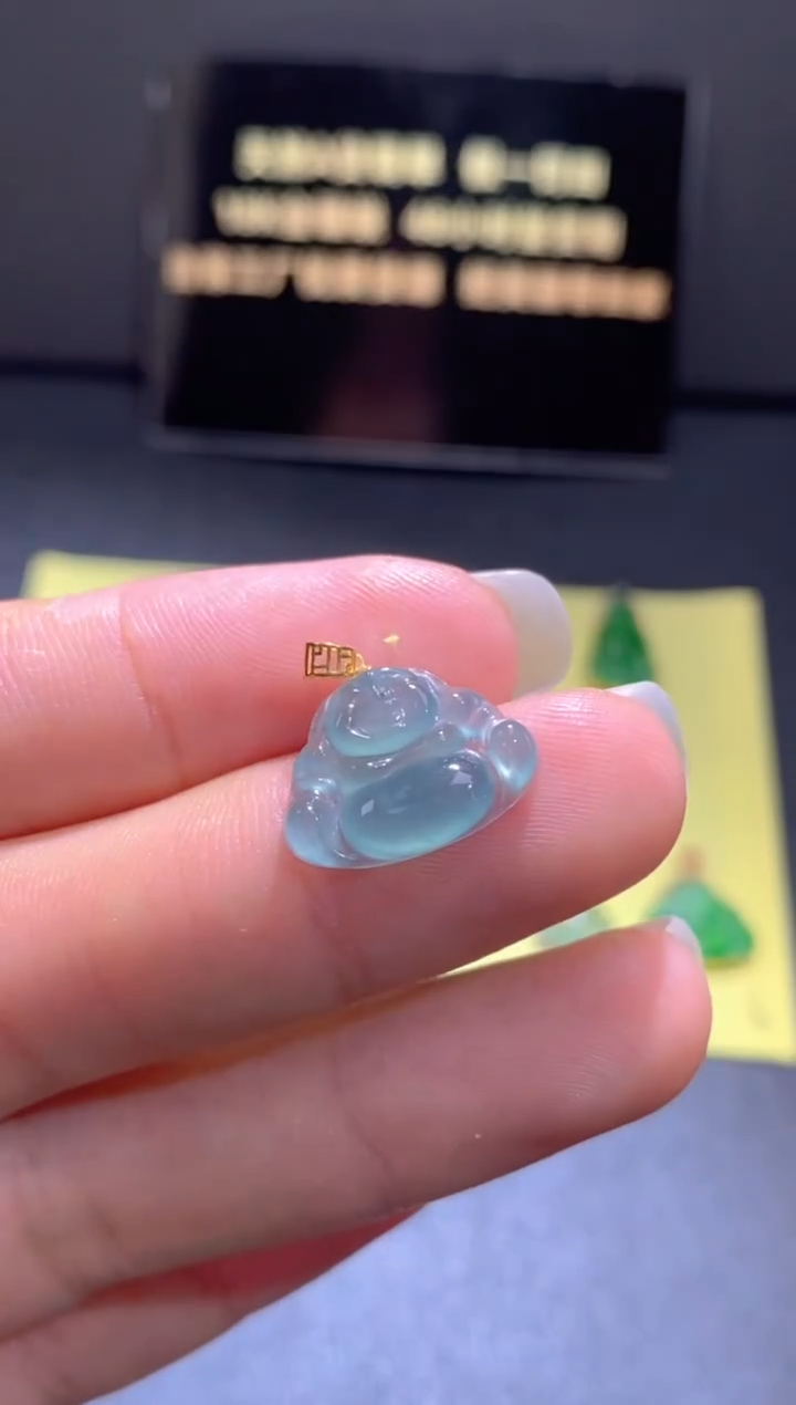 翡翠18K金镶嵌颈饰翡翠吊坠