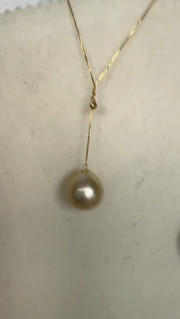 颈饰18K金镶嵌海水珍珠项链