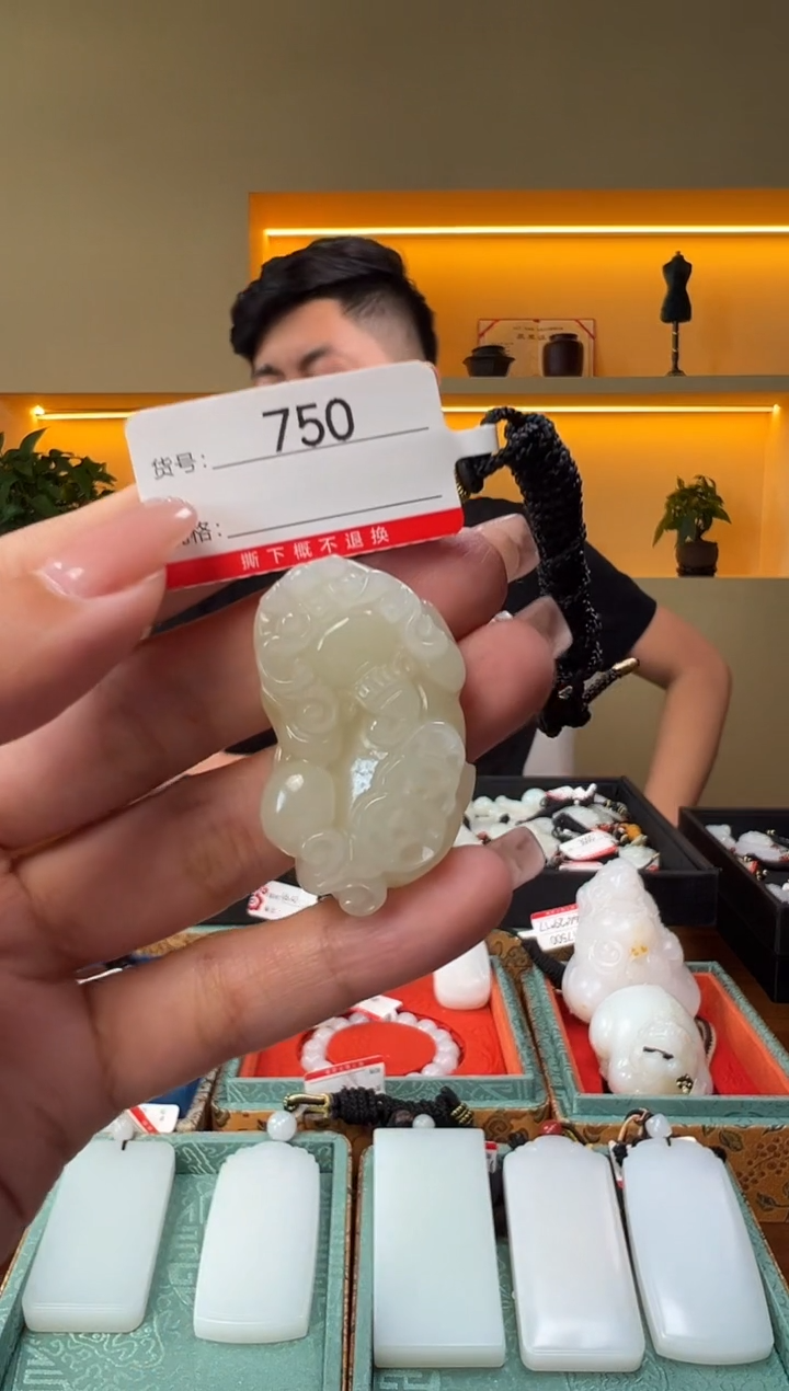 和田玉未镶嵌颈饰1