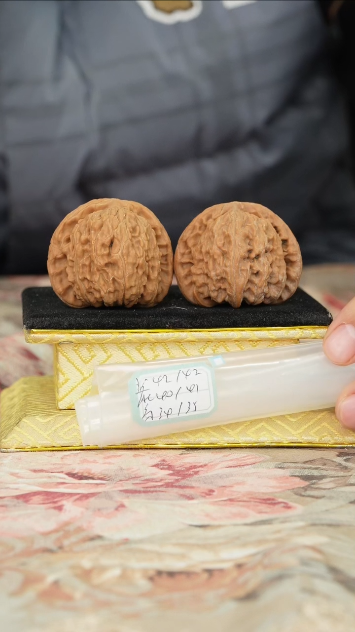 【闪购商品】文玩核桃把件白狮子
