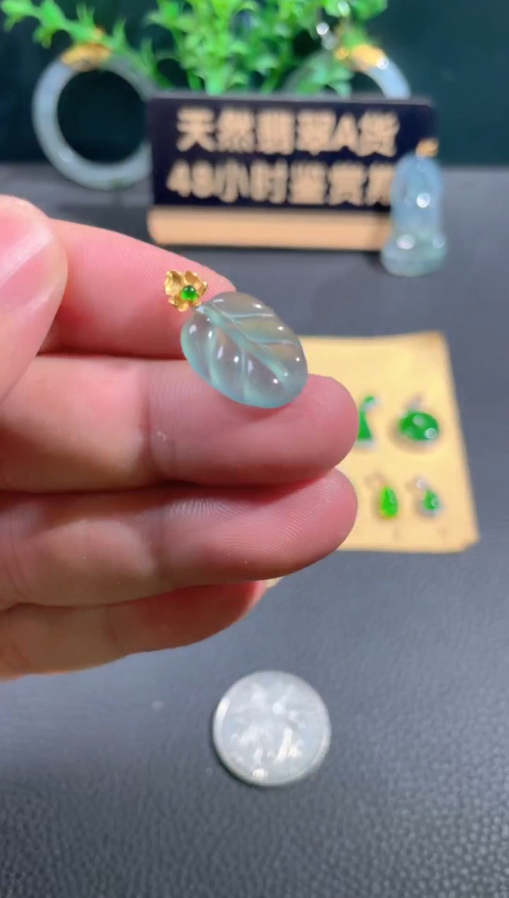 翡翠18K金镶嵌颈饰翡翠