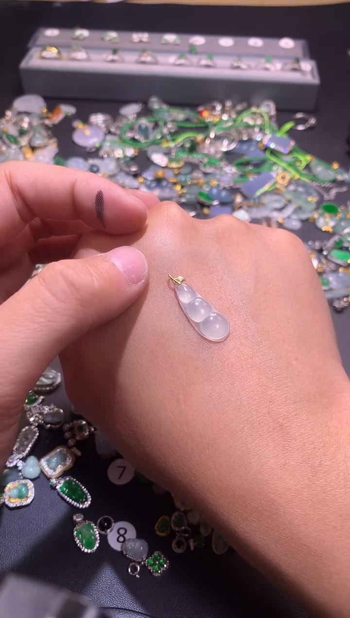 【闪购商品】翡翠吊坠(不含链)18K金镶嵌1