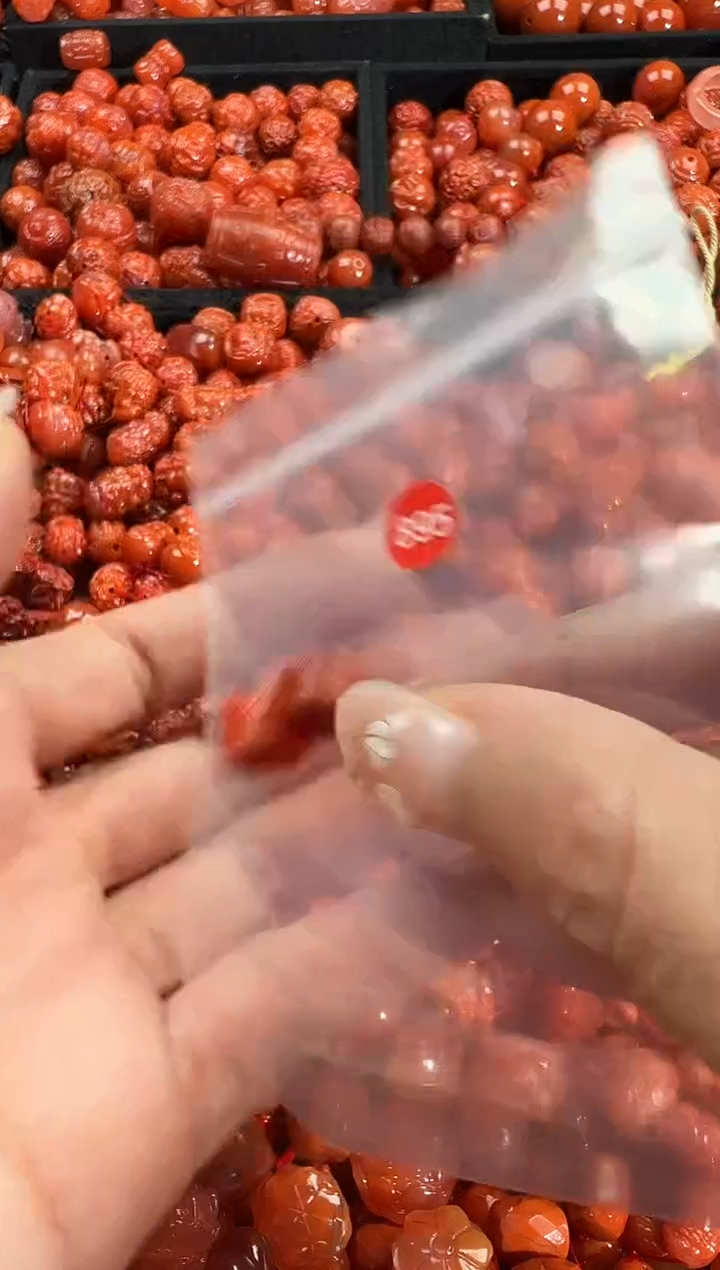 颈饰未镶嵌南红玛瑙1