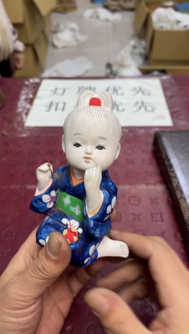 摆件莱*利默认微瑕，no退no换，介意勿拍