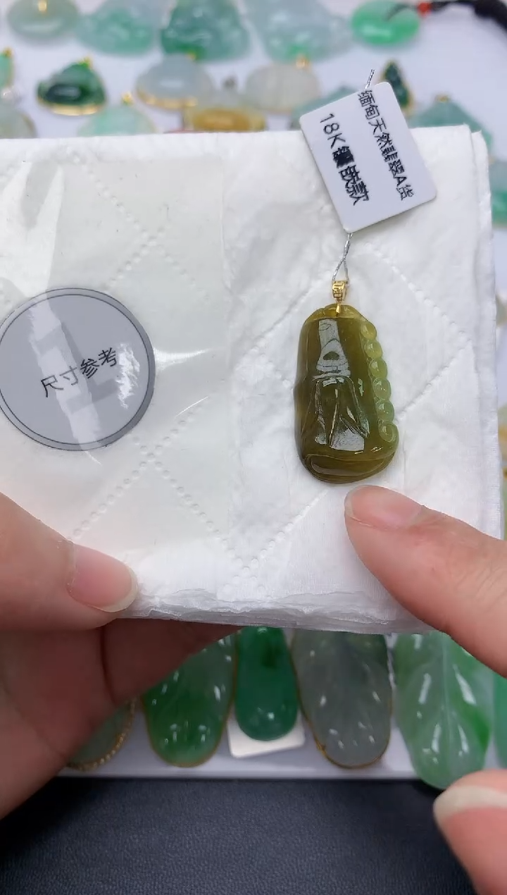 颈饰18K金镶嵌翡翠天然A货