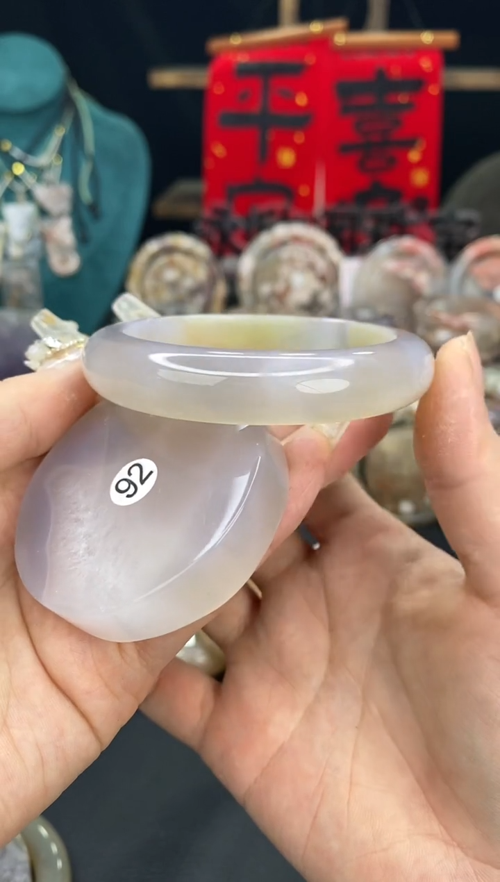 【闪购商品】石英质玉手镯（圆镯）未镶嵌56