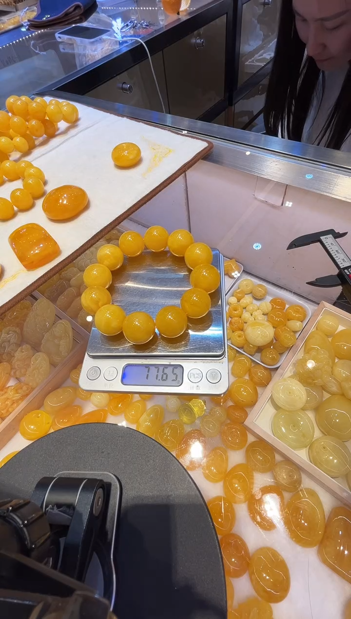 裸石蜜蜡未镶嵌定99总77.65  g总17080