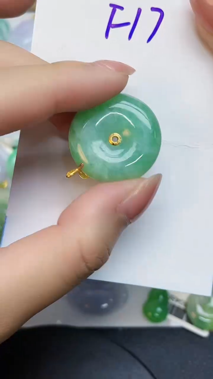 翡翠18K金镶嵌颈饰0000000000