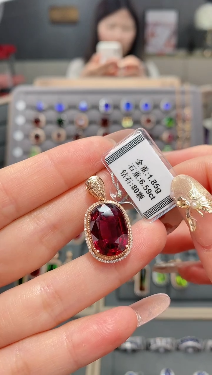 【闪购商品】碧玺颈饰18K金镶嵌6.59   