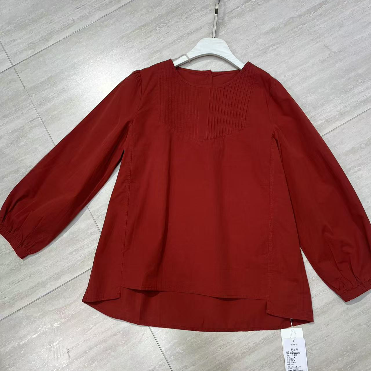 春季新款女士圆领捏褶上衣66607