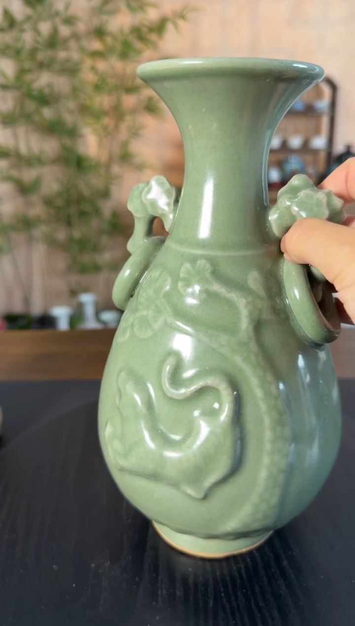 瓷牛*粉青釉双耳瓶老