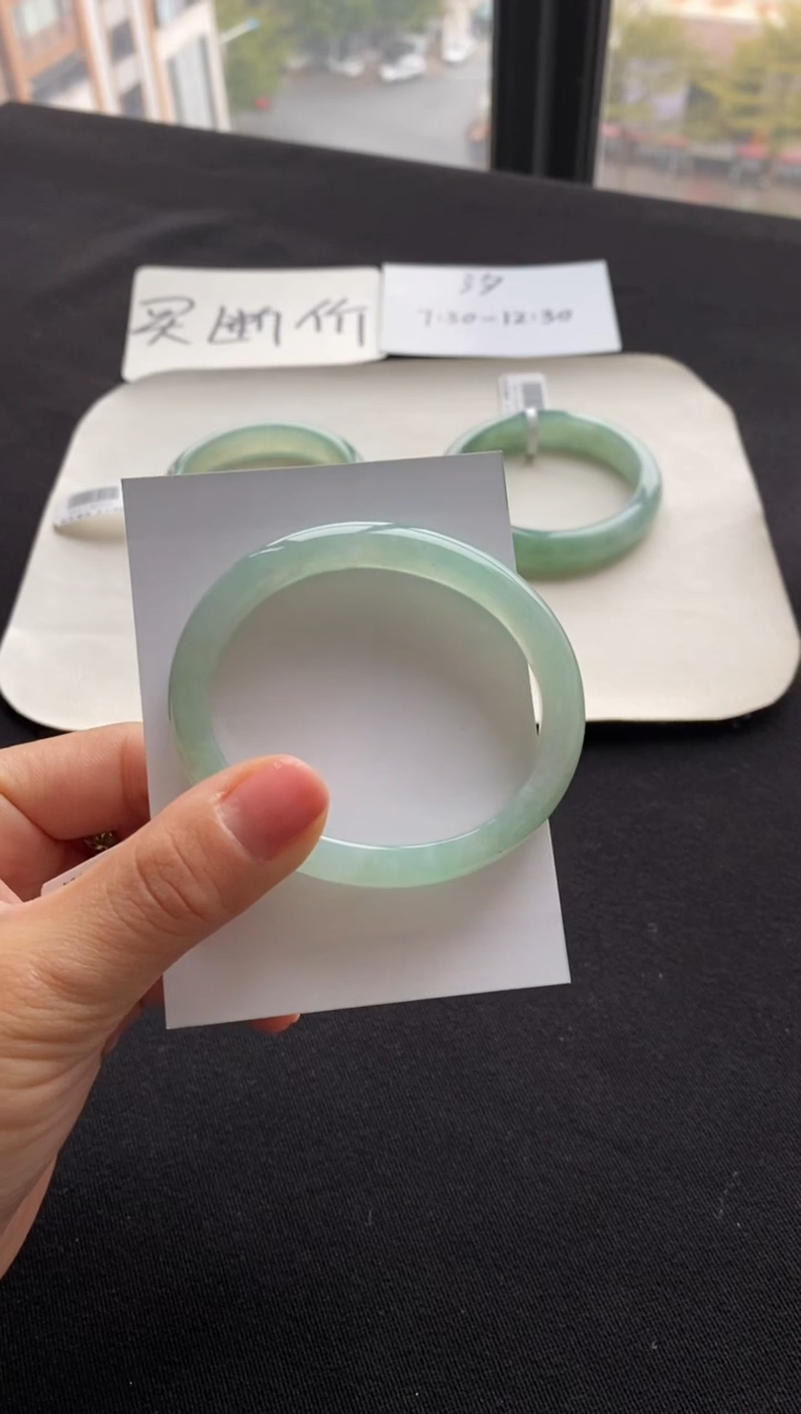 【闪购商品】翡翠手镯（贵妃镯）未镶嵌54贵妃--不退不换
