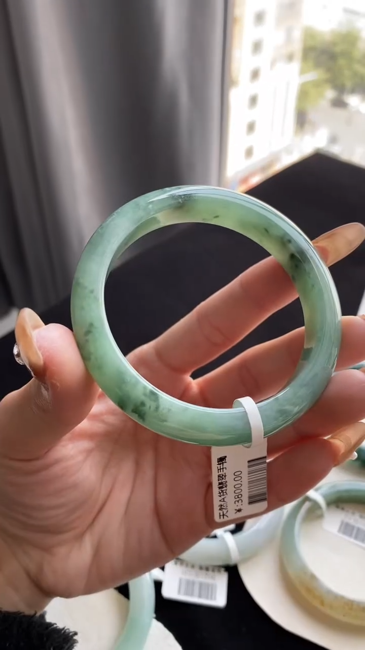 【闪购商品】翡翠手镯未镶嵌58正圈飘花--不退不换