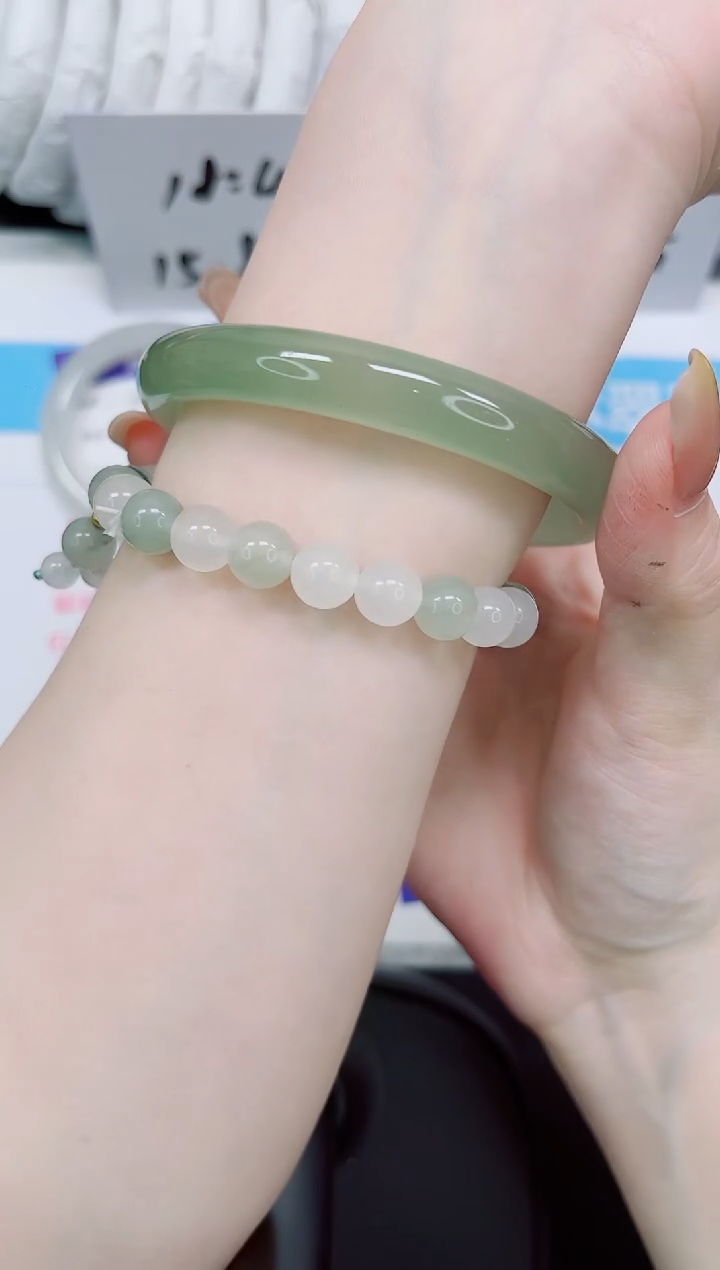 石英质玉手镯未镶嵌440