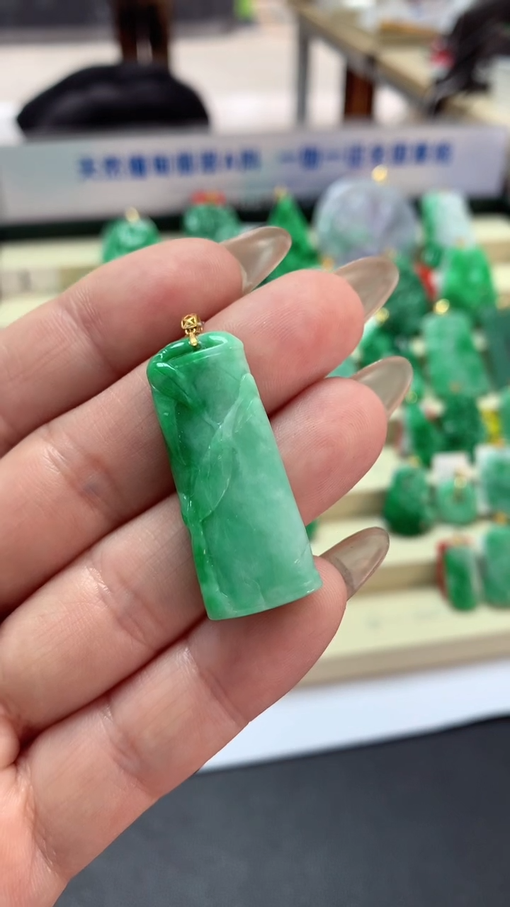 【闪购商品】翡翠吊坠(不含链)18K金镶嵌挂件