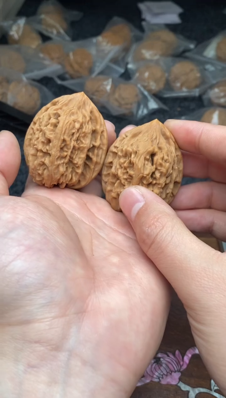 【闪购商品】文玩核桃把件G150号42尺鸡心