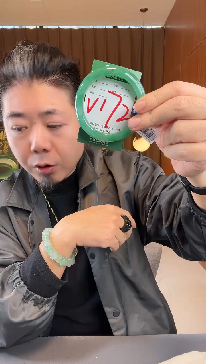 【闪购商品】石英质玉手镯未镶嵌非洲翠