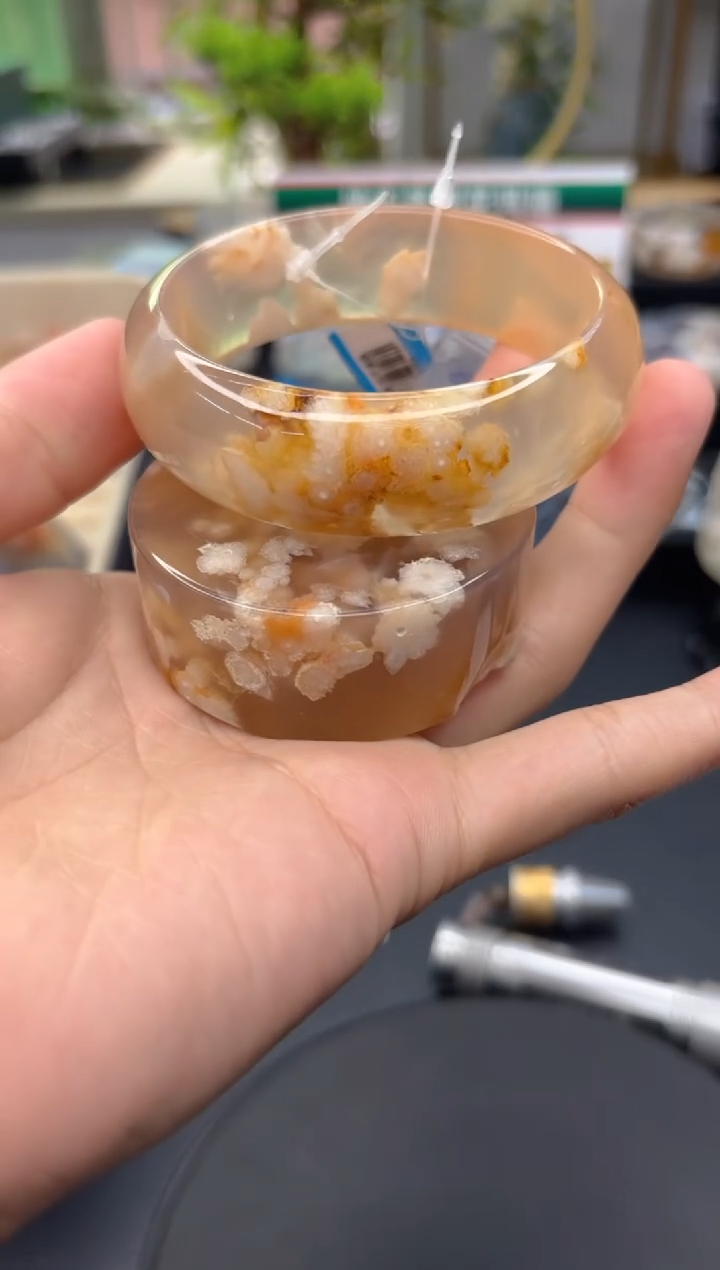 【闪购商品】石英质玉手镯未镶嵌C239(61圈赠送镯心)