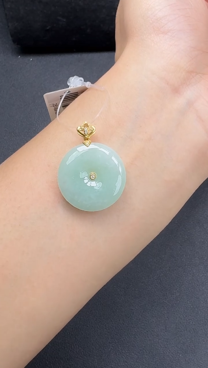 颈饰18K金镶嵌翡翠平安扣